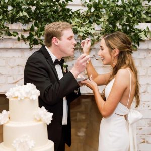 Couple enjoying their first bite | Petite Sweets by Laura | Photo by Bailee Starr Photography