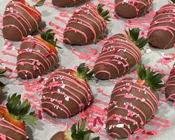Valentine's chocolate covered strawberries | Petite Sweets by Laura