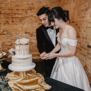Couple cutting wedding cake together | Petite Sweets by Laura | Photo by AnelM. Photography
